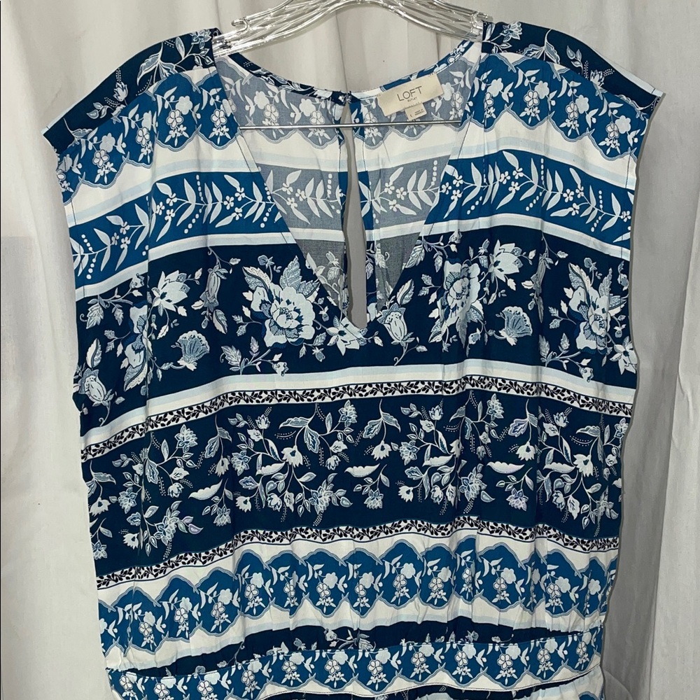 LOFT Blue Floral Jumpsuit with Elastic waist and side pockets. Size Large - Picture 2 of 11
